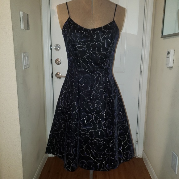 Perfect For Homecoming! Black Velvet Dress - Picture 1 of 7